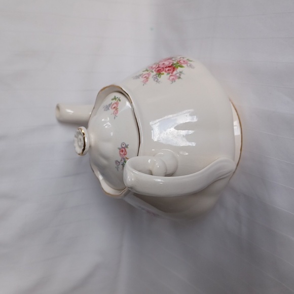 Arnels Floral "Doreen & Marty" Vintage Teapot - Picture 5 of 14